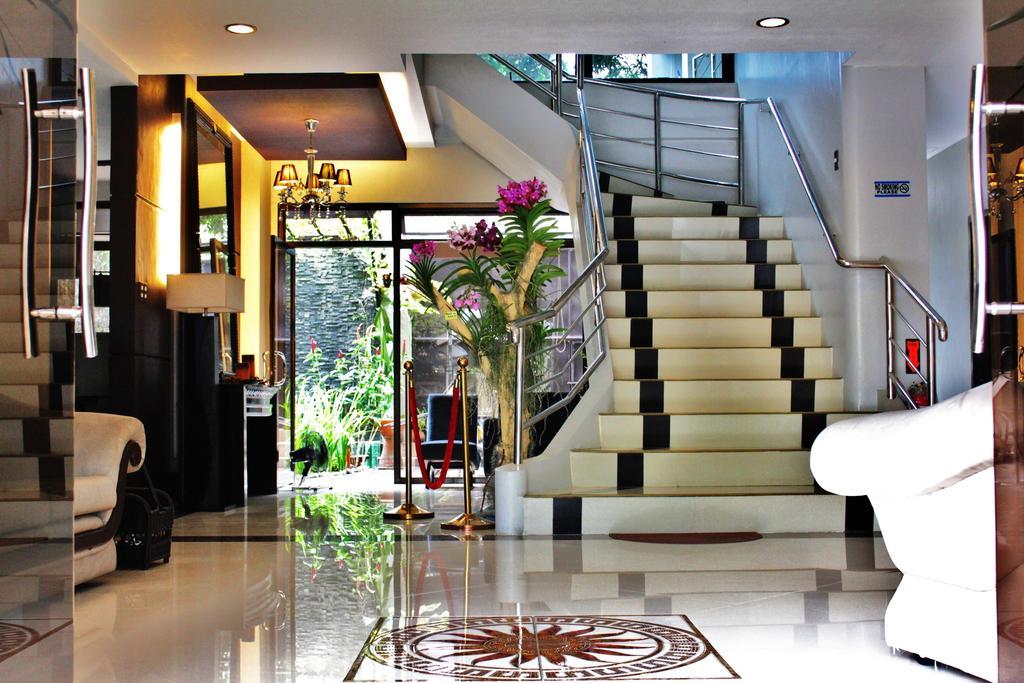 Peridot Suites Davao Exterior photo