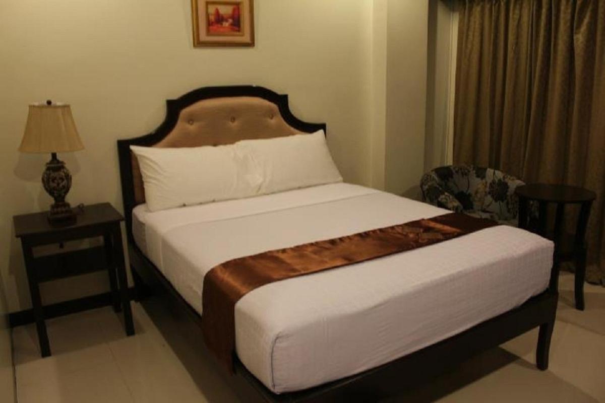 Peridot Suites Davao Room photo